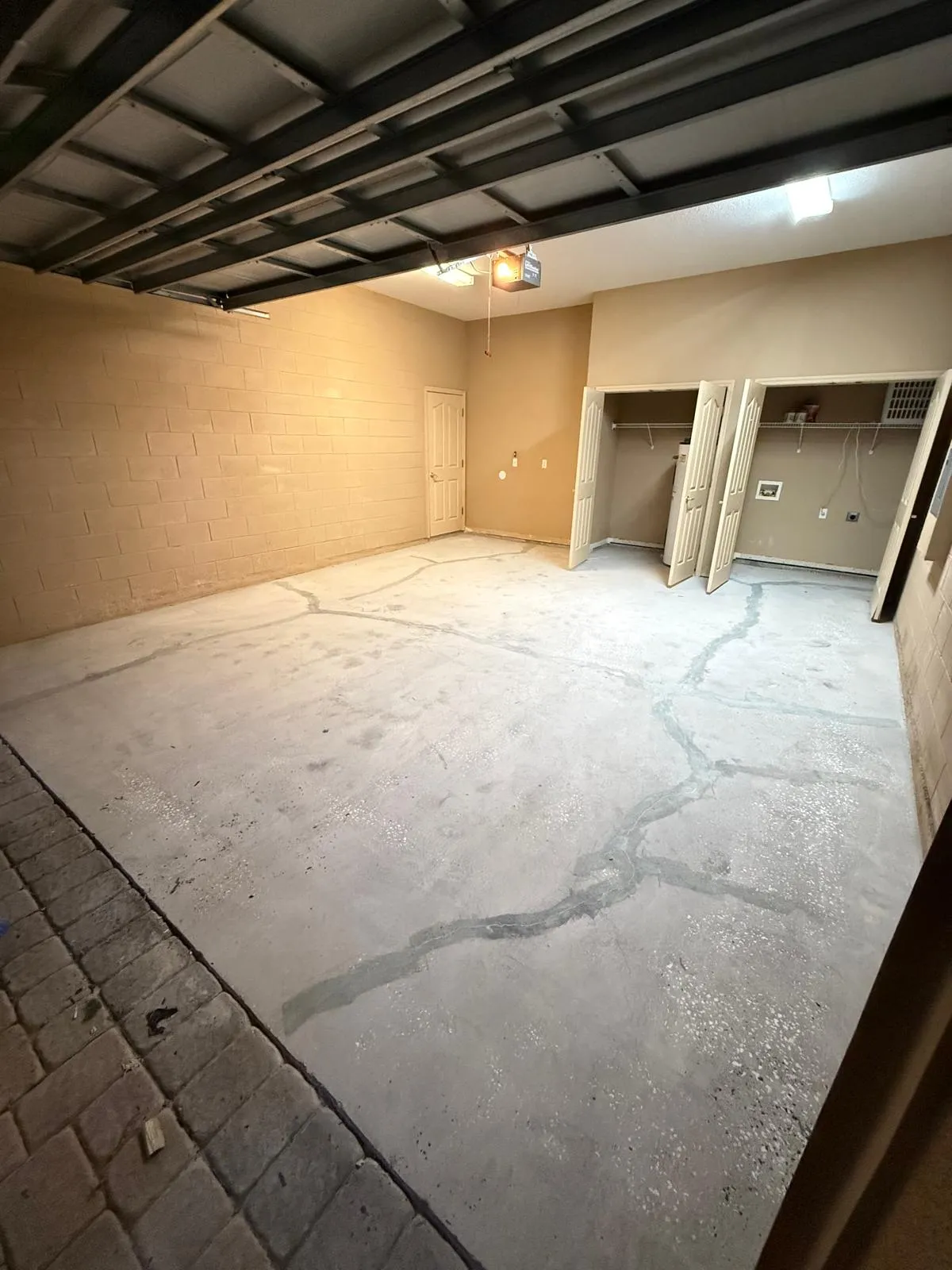 Volcán Resins Project Portfolio - Volcan-Resin-Before-4.webp